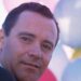 Foto di Jack Lemmon con sfondo di palloncini colorati